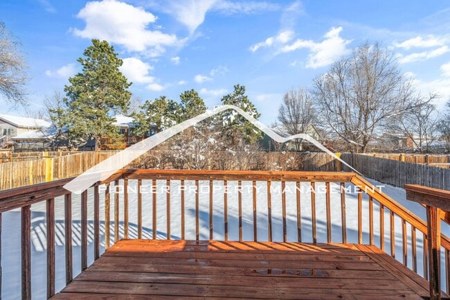 Building Photo - Spacious Split-Level Home in D20 with Mountain Views, 2 Car Garage, Fenced Yard and AC!