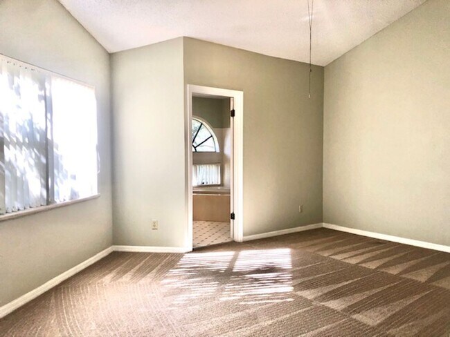 Building Photo - Available for move in February 2026!! Nice corner 2bed/2bath condo on 2nd floor with a spacious b...