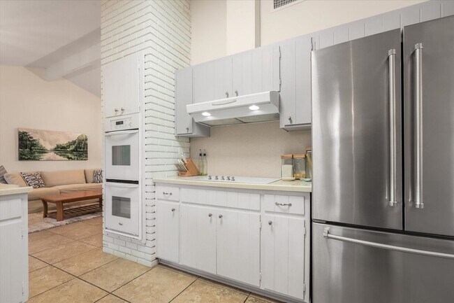 Building Photo - Mid-Century Home in Killearn Estates