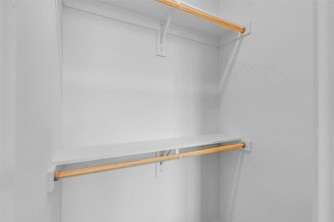 Building Photo - 1949 Labrador Ln