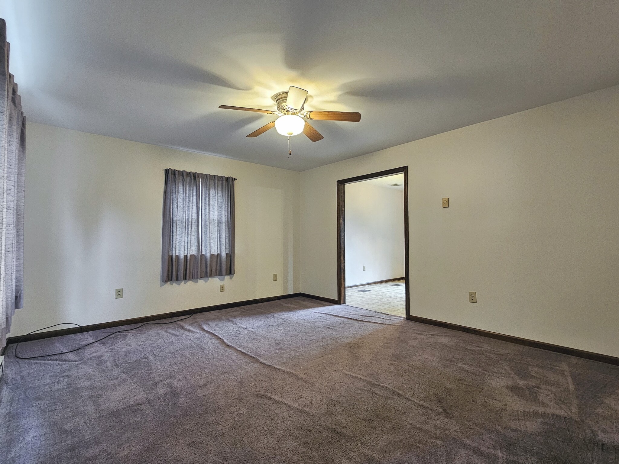 Building Photo - 474 N Maple St