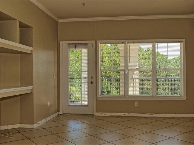 Building Photo - Spacious 2 bed 2 bath condo, split floorplan on the 3rd floor! Gated community at Mosaic at Millenia