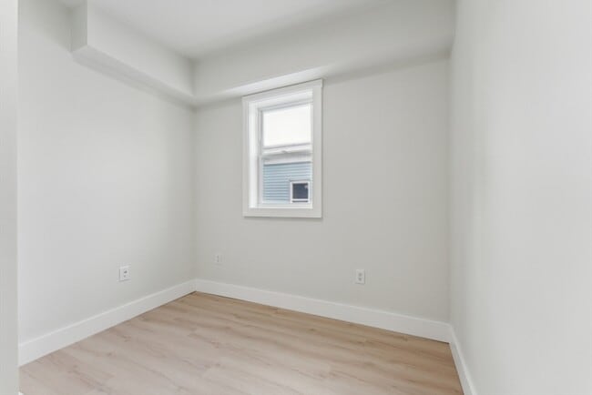 Building Photo - 47 Brackett St