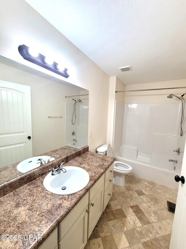 Building Photo - 7218 Quail Hollow Dr