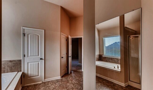 Building Photo - 135 Lindsey Terrace