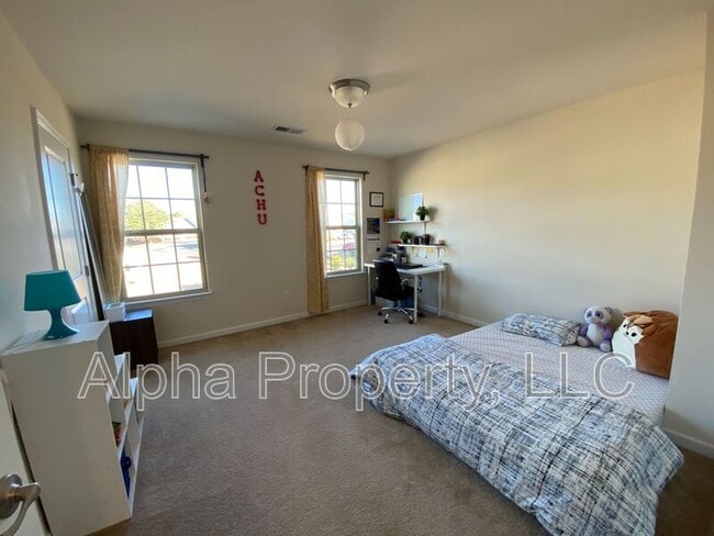 Building Photo - 308 Corday Ln