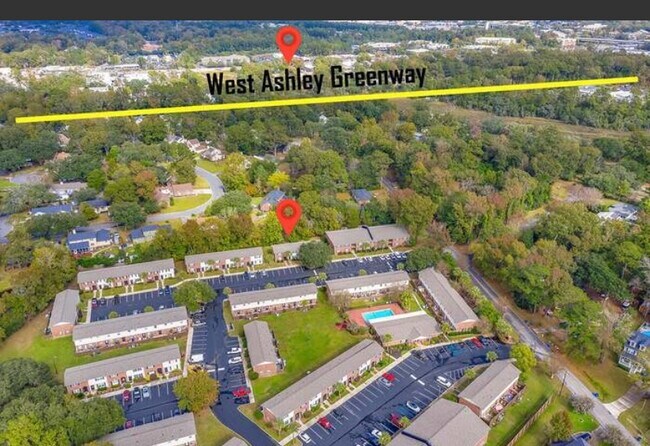 Building Photo - 415 Parkdale Dr