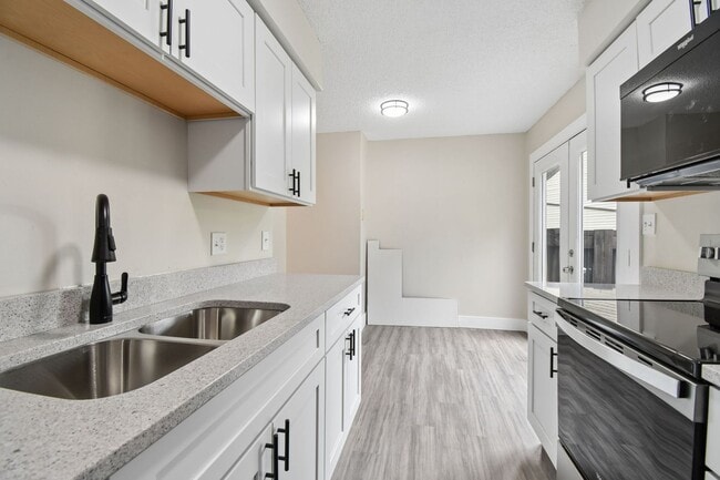 Building Photo - 1385 Country Side Dr