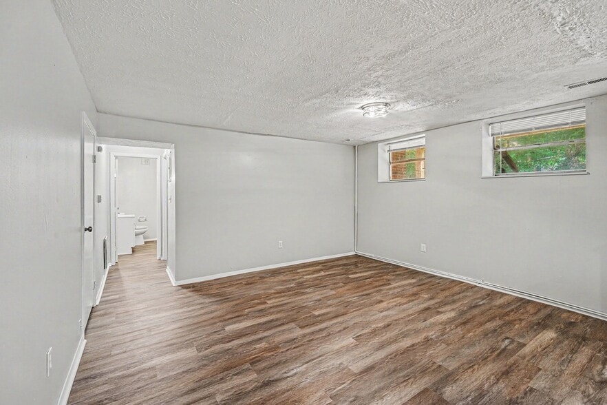 Building Photo - 566 Glenwood Ave