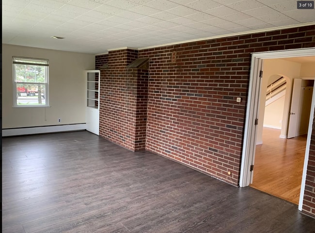 Building Photo - 2110 Center St