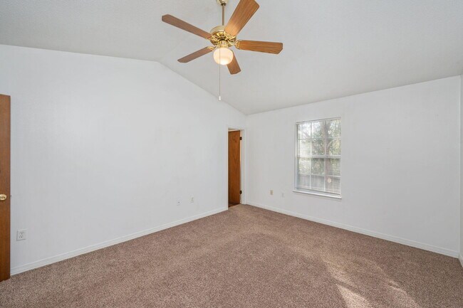 Building Photo - 423 Northview Ln