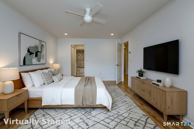 Building Photo - 105 Harbor Dr