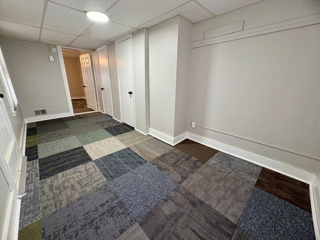Building Photo - 2 Bedroom 1.5 Bathroom w/Bonus Room in York!
