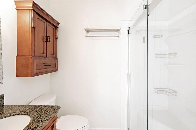 Building Photo - Pet-Friendly End-Unit Ridgecrest Townhome