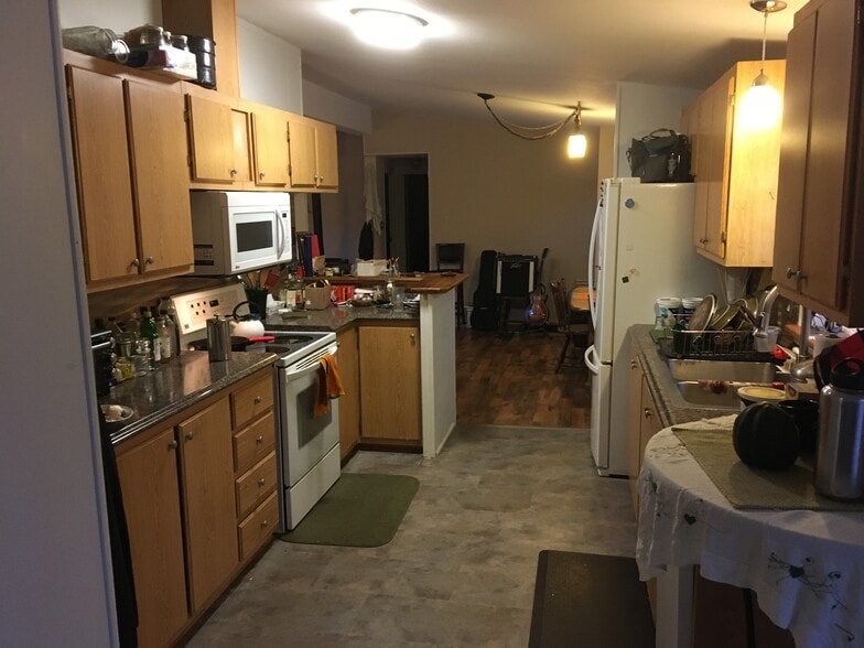 Building Photo - 3599 Cemetery Rd