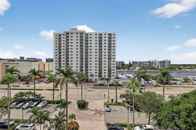 Building Photo - 3001 S Ocean Dr