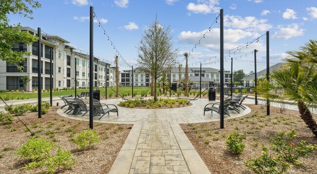 Building Photo - 2385 Vera Wy