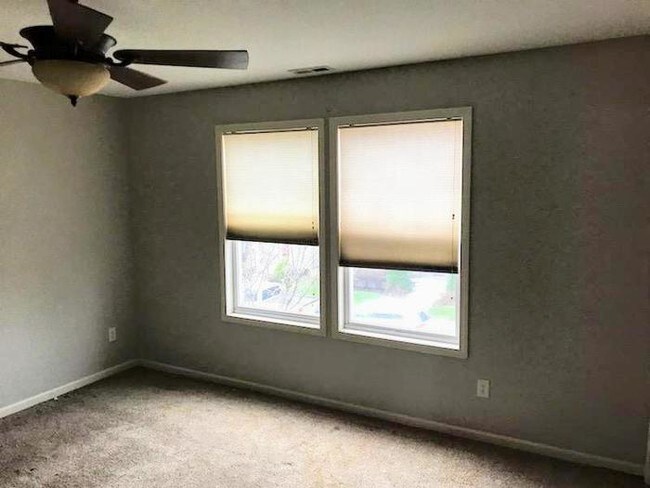 Building Photo - 921 SW Ovation Dr