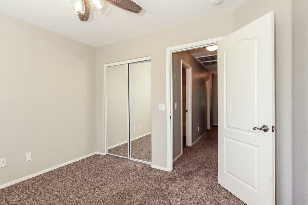 Building Photo - 10053 E Isleta Ave