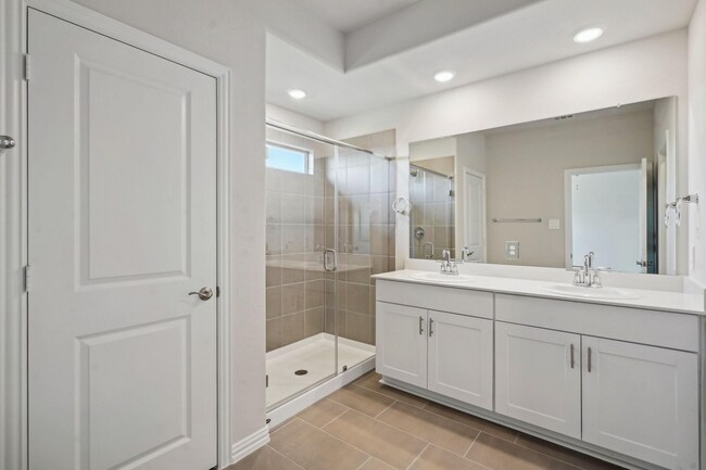 Building Photo - 801 Easthill Dr