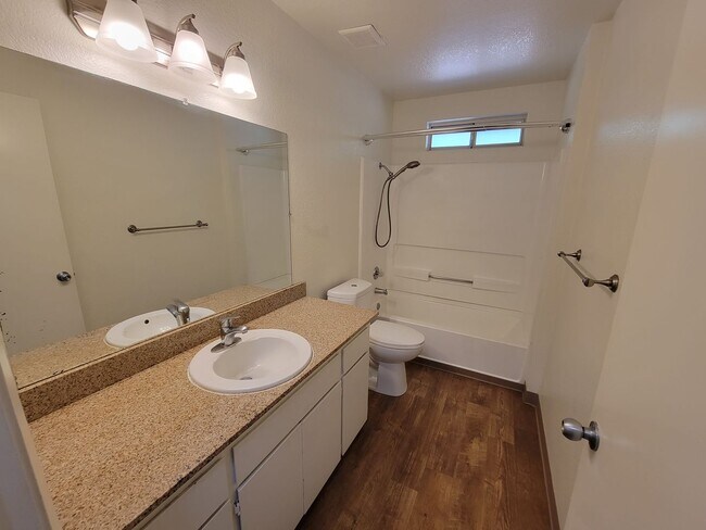 Building Photo - Two Story 3 Bedroom 2 Bath Condo in Chico for Rent!