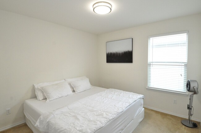 Building Photo - Great home on corner lot in Retreat at Tec...