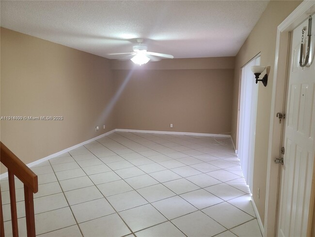 Building Photo - 9940 NW 6th Ct