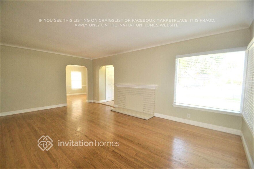 Building Photo - 11452 Hadley St