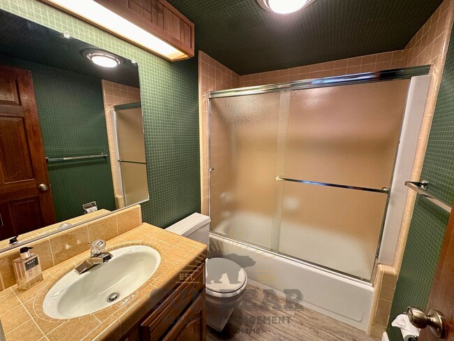Building Photo - Cozy 2 bedroom on the creek w 1 Car Garage!