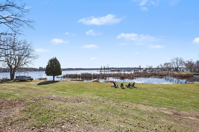 Building Photo - 5884 Rays Dr