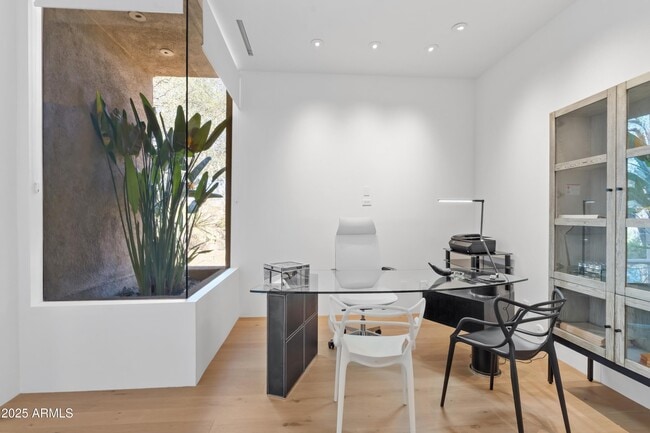 Building Photo - 9191 E Happy Hollow Dr