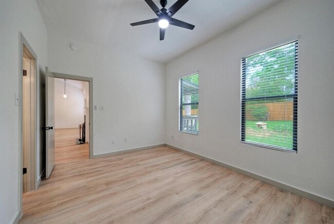 Building Photo - 2214 Big Hollow Dr