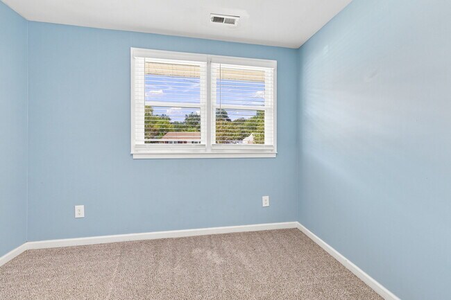 Building Photo - 1305 Yeadon Rd