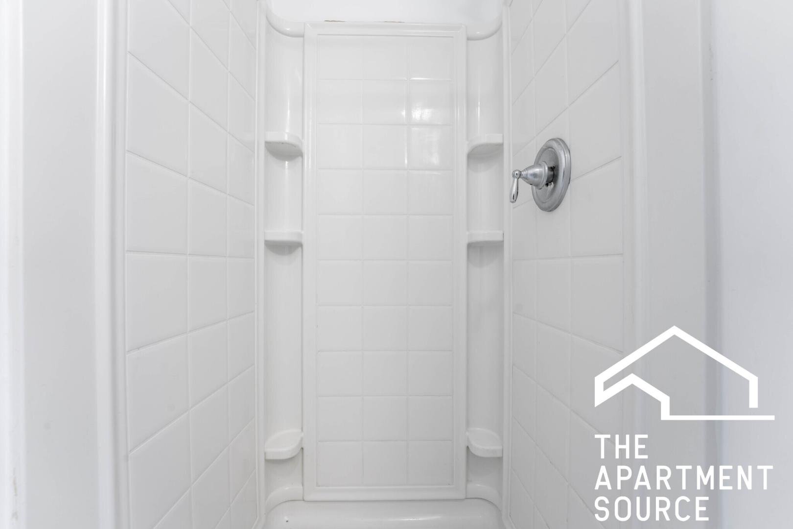 Building Photo - 1544 W Glenlake Ave