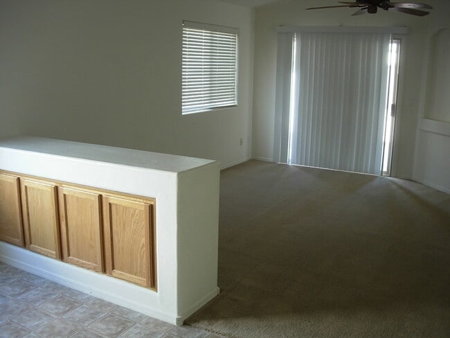 Building Photo - 4 BEDEEM 2 BATH HOME IN RITA RANCH AVAILAB...