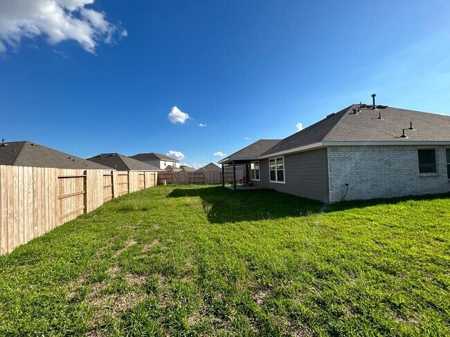 Building Photo - 7410 Hillside Arbor