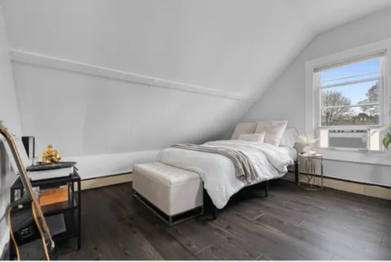 Building Photo - 55 Howe St