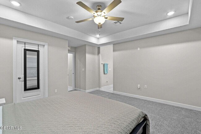 Building Photo - 2621 Maria Casas St