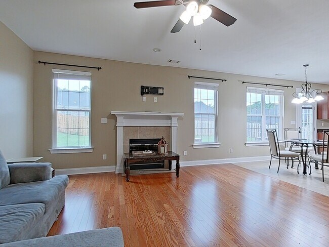 Building Photo - 4 bedroom 3 bath home- Pet Friendly- Grovetown GA