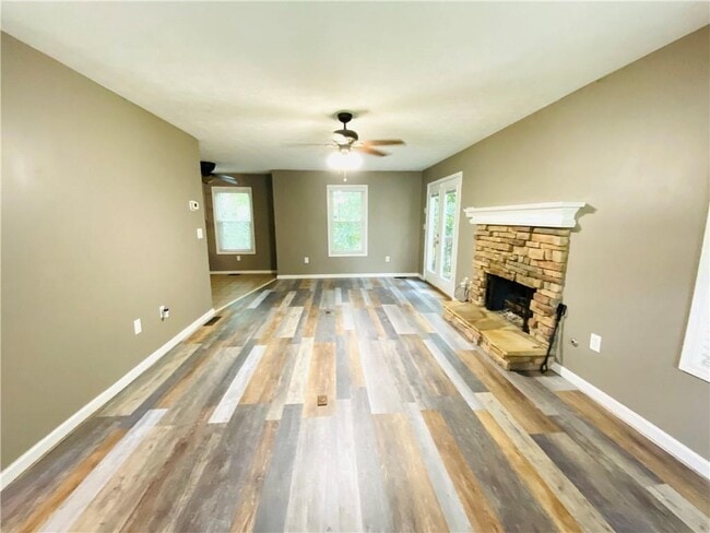 Building Photo - 4090 Riversong Dr NW