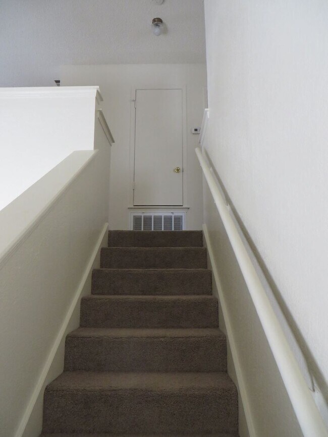 Building Photo - 2217 Katy Ln