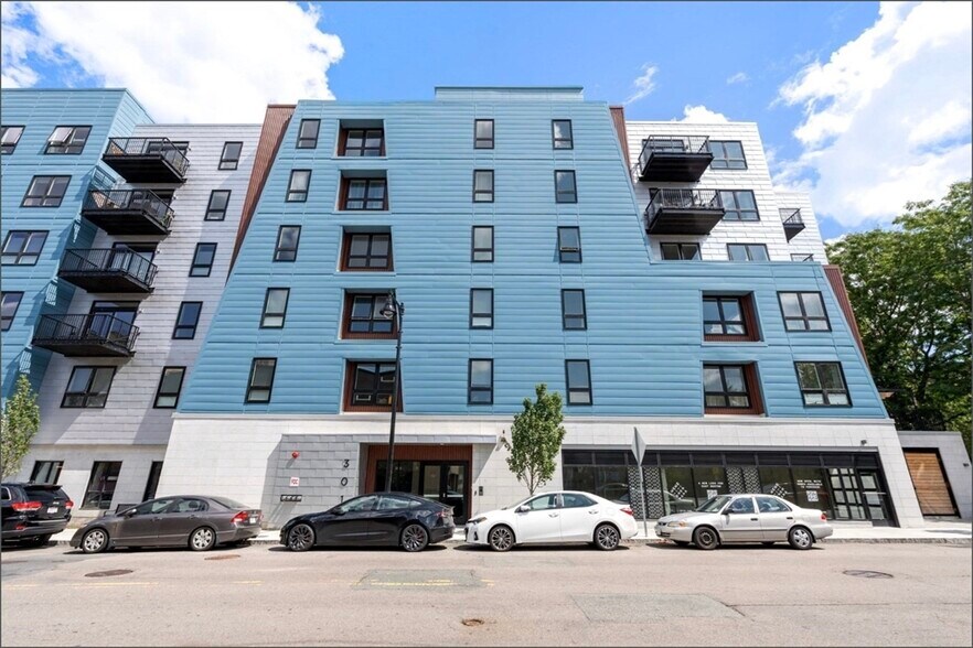 Building Photo - 310 Border St