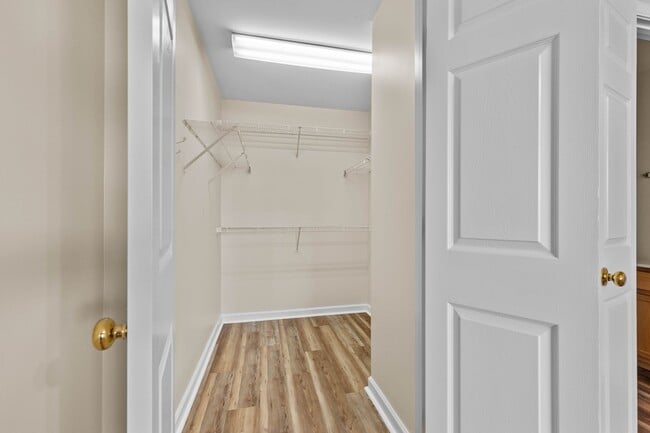 Building Photo - 2 Bedroom, 2 Bath Townhouse for Rent in Kn...