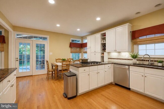 Building Photo - 5505 Alta Vista Rd