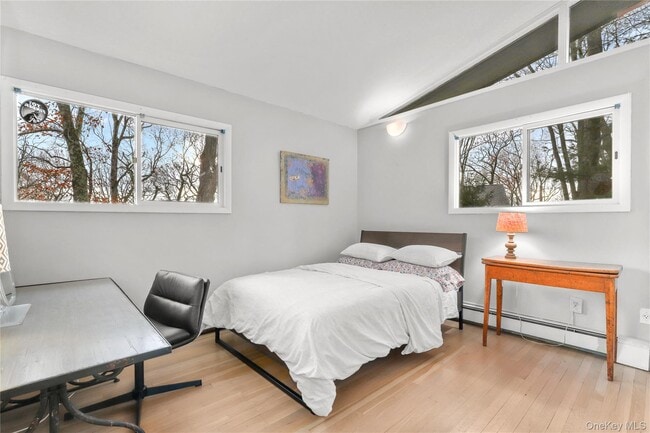 Building Photo - 20 Cedar Rd E