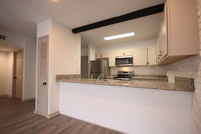 Building Photo - 1208 Houston St