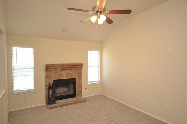 Building Photo - 718 Meadow View Dr