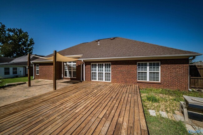 Building Photo - 129 High Noon Ln