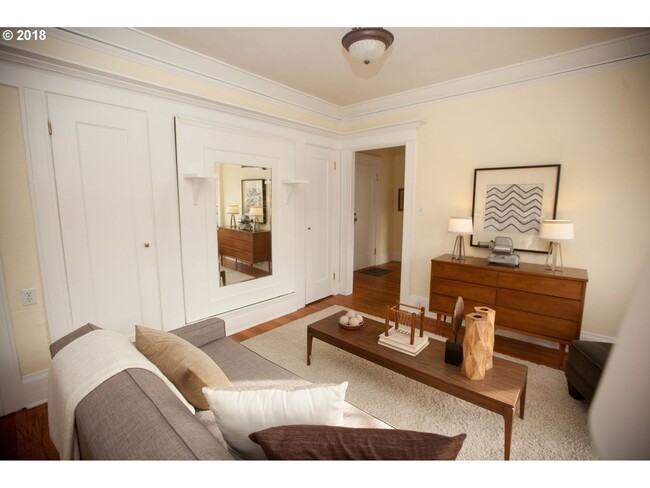 Building Photo - Historic Nob Hill 1Bd/1Ba Condo in NW Port...