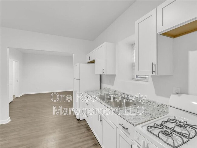 Building Photo - 324 N Hardesty